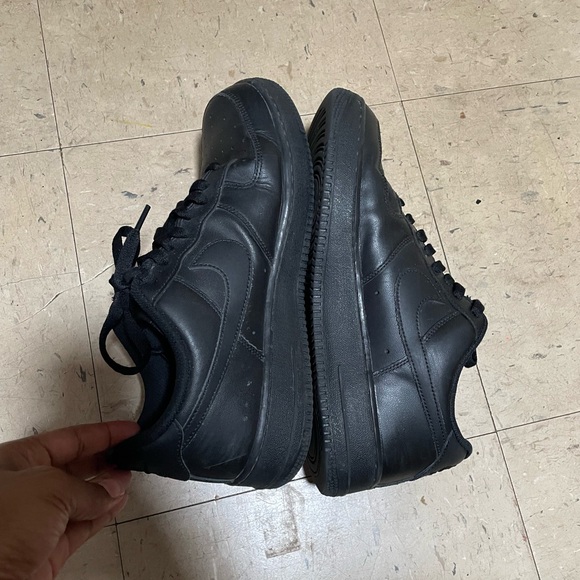 Nike Men's Black Sneakers - Picture 5 of 7